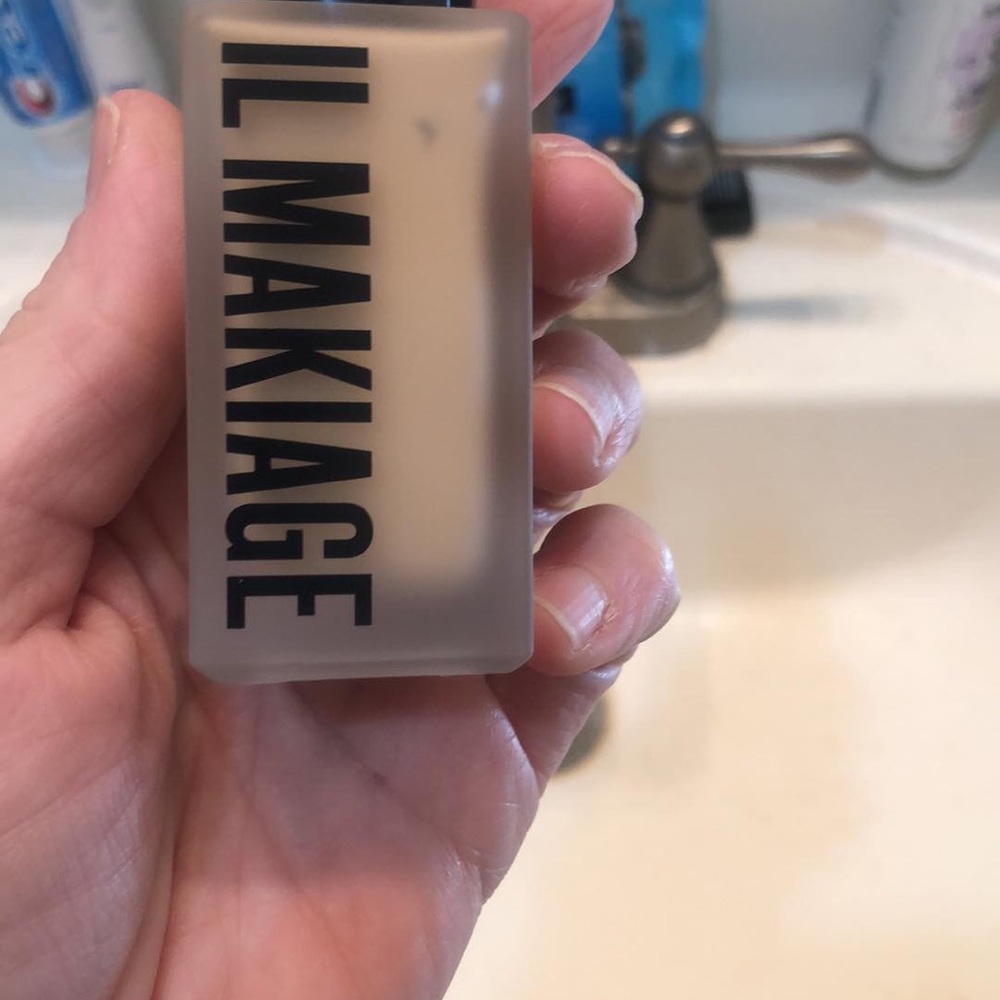 IL Makiage liquid foundation